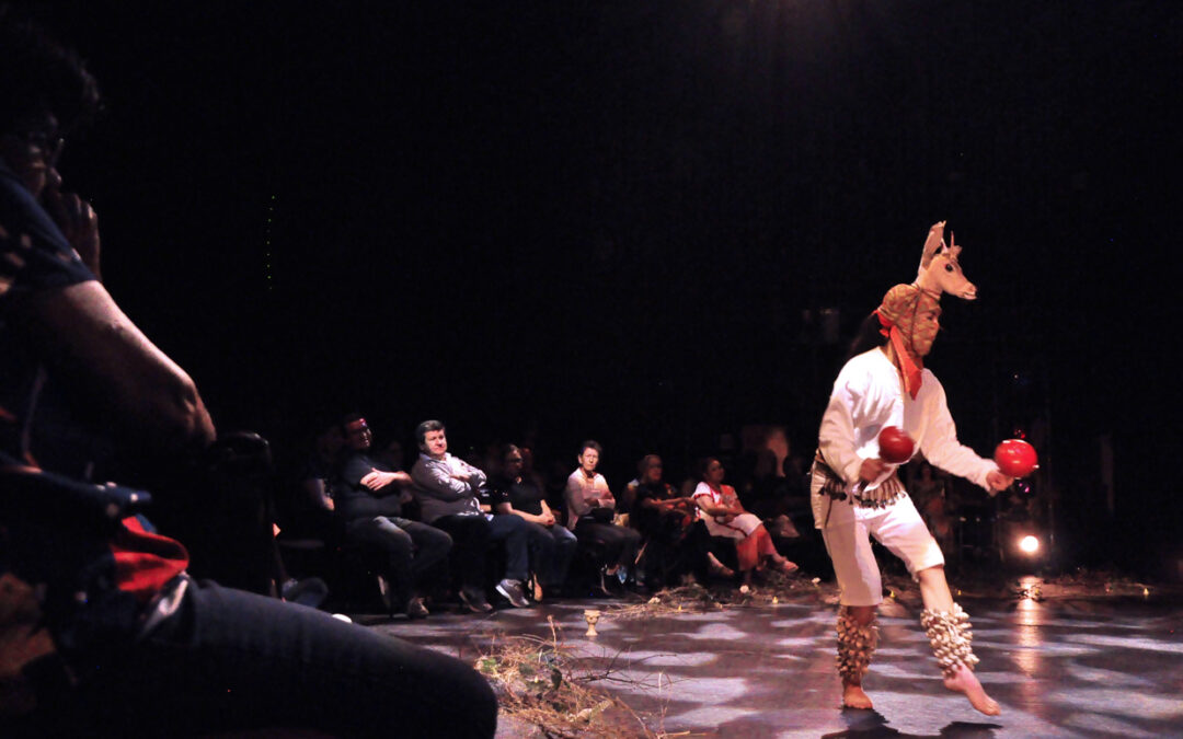 OVACIONA PÚBLICO PRESENTACIÓN DE JUYA ANIA, HOMENAJE A LA DANZA DEL VENADO