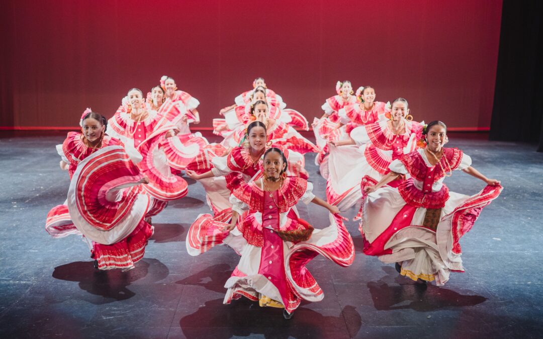 “RISAS Y RAÍCES”: UN VIAJE ARTÍSTICO QUE UNE TRADICIÓN Y JUVENTUD