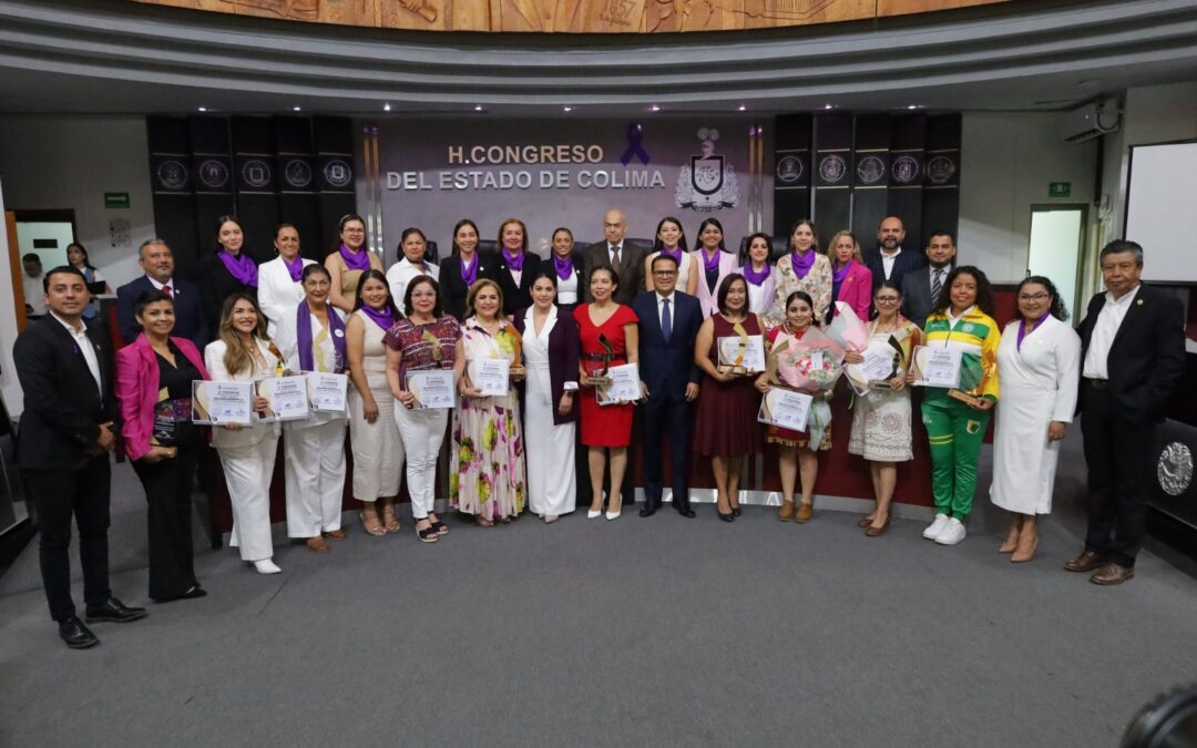 ENTREGAN DIPUTADOS PRESEA A MUJERES DESTACADAS DEL ESTADO DE COLIMA