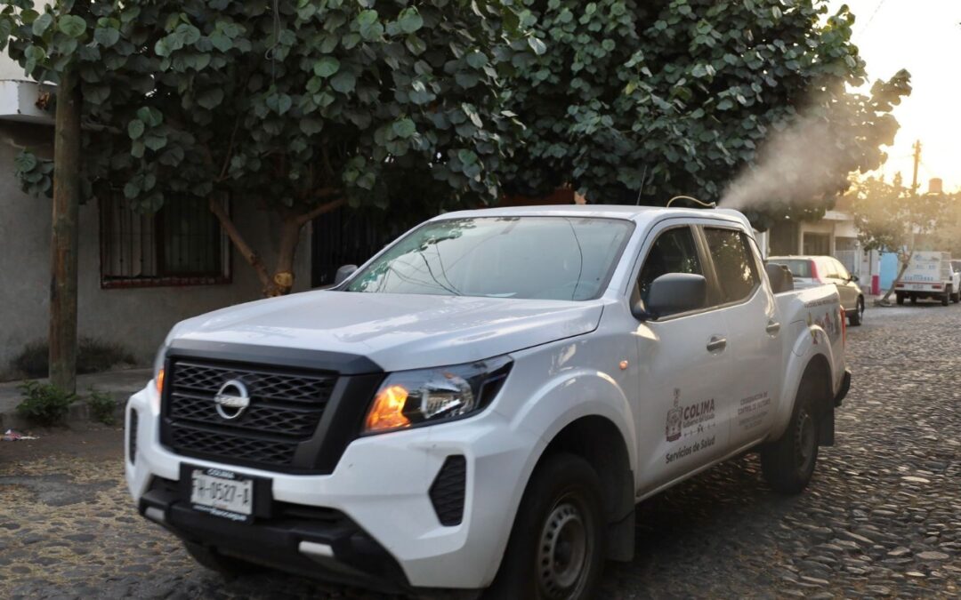 REFUERZA SECRETARÍA DE SALUD FUMIGACIÓN CONTRA DENGUE EN COLIMA Y MANZANILLO