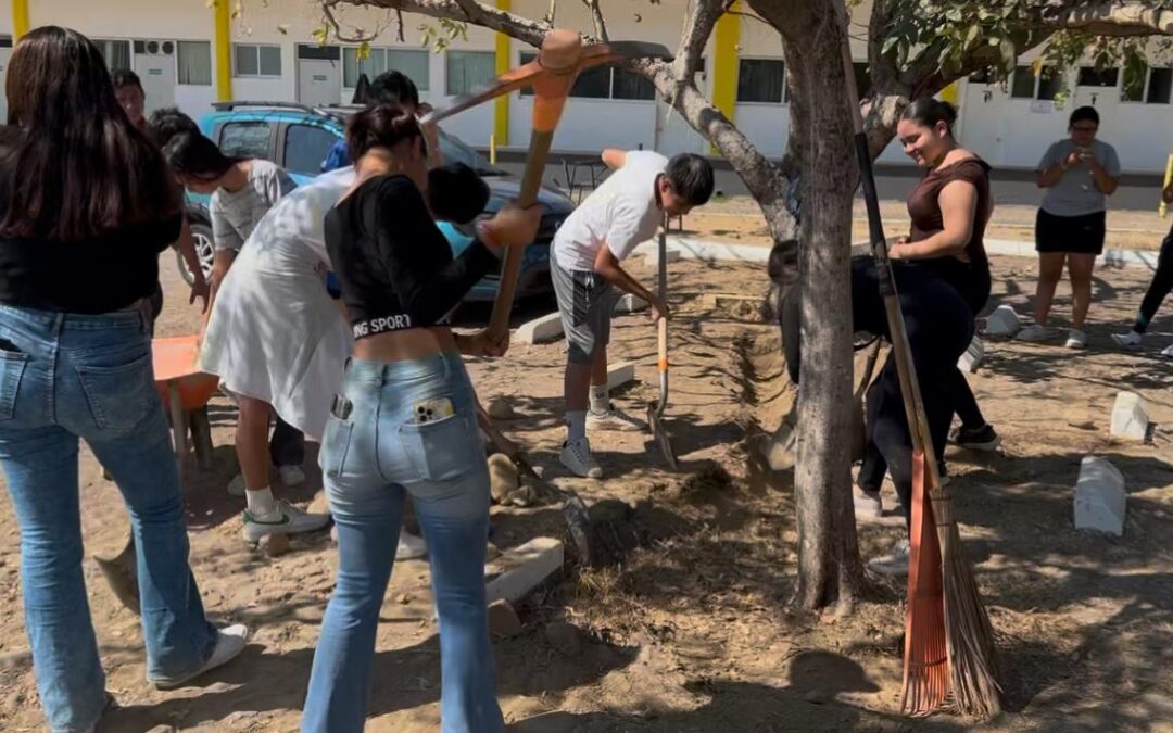 BACHILLERES DE COQUIMATLÁN PARTICIPAN EN PROYECTO DE CONSERVACIÓN Y RESTAURACIÓN DE ECOSISTEMAS