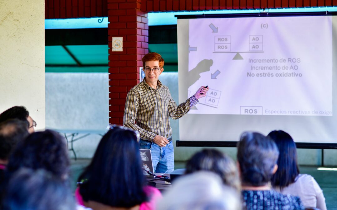 CHARLA SOBRE ANTIOXIDANTES PROMUEVE HÁBITOS SALUDABLES EN JUBILADOS DE LA UDEC