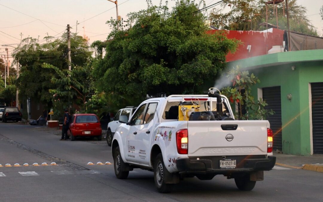 FUMIGA SECRETARÍA DE SALUD CONTRA EL DENGUE EN COLIMA, VILLA DE ÁLVAREZ Y MANZANILLO
