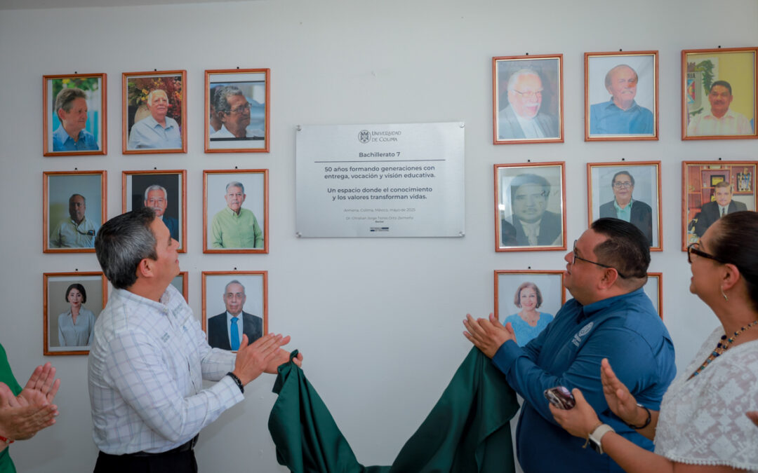 DEVELAN PLACA Y RECTOR DICTA CONFERENCIA EN LOS 50 AÑOS DEL BACHILLERATO 7 DE ARMERÍA