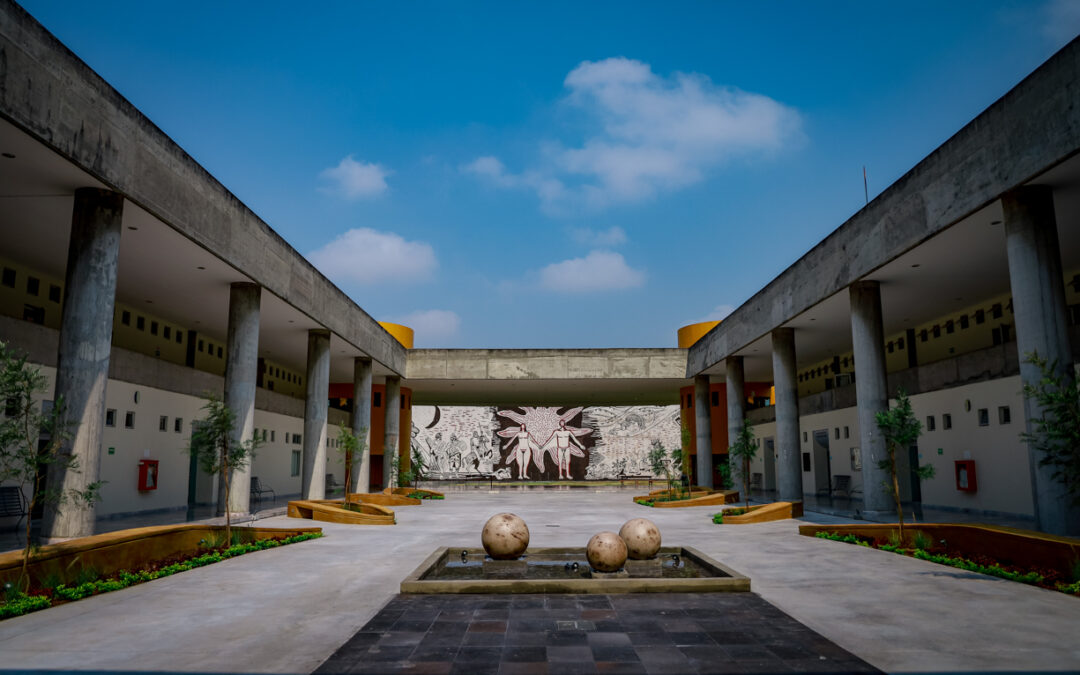 INAUGURAN REMODELACIÓN AL PATIO CENTRAL DE LA FACULTAD DE DERECHO