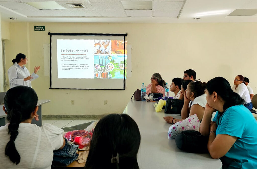 CON TALLERES DE CAPACITACIÓN, CELEBRAN BACHILLERES A MADRES DE FAMILIA POR DÍA SOCIAL