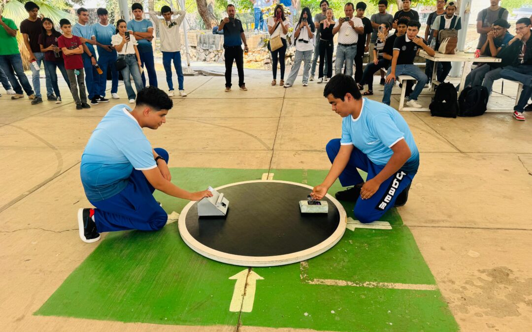 REX-TRUCKTOR, DEL COLBACH DE COALCOMÁN, GANA TORNEO SUMOBOT 2025 DE LA UDEC
