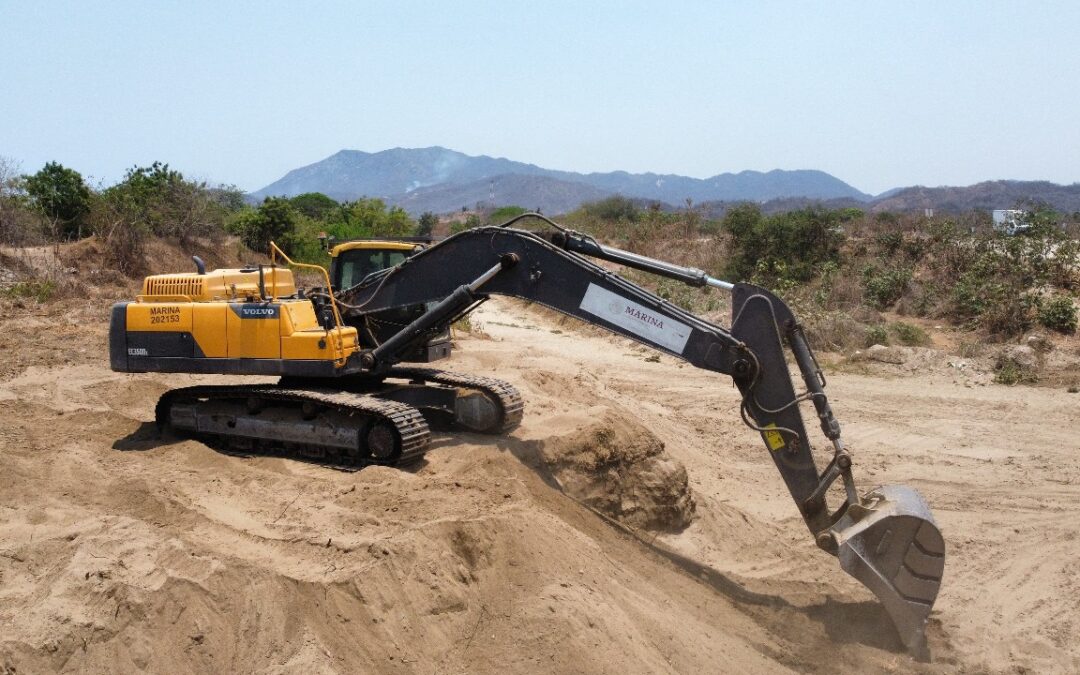 GOBIERNO DEL ESTADO DE COLIMA INICIÓ DESAZOLVE EN ARROYO PUNTA DE AGUA, MANZANILLO