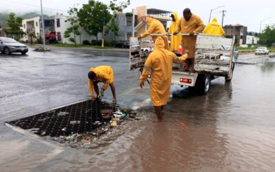 SE MANTIENEN TRABAJOS DE DESAZOLVE Y RECOLECCIÓN DE BASURA EN MANZANILLO