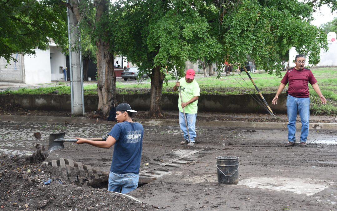ATIENDE AYUNTAMIENTO DE COLIMA REPORTE CIUDADANO POR COLECTOR PLUVIAL COLAPSADO Y ALCANTARILLAS OBSTRUIDAS