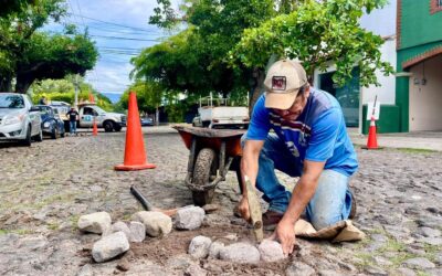 INICIA AYUNTAMIENTO DE COLIMA RESTAURACIÓN DE EMPEDRADO EN LA CALLE RUBÉN DARÍO