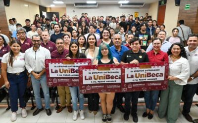 EN COLIMA, ROSI BAYARDO ENTREGA UNIBECA A ESTUDIANTES MANZANILLENSES DEL TEC DE COLIMA