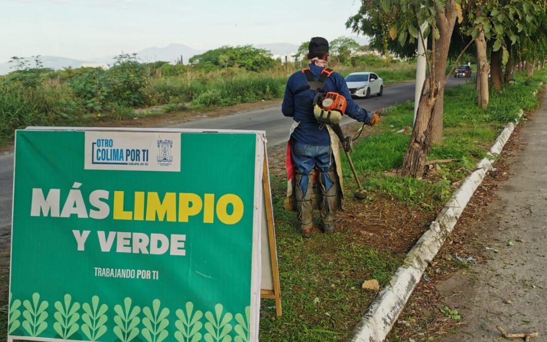 GOBIERNO DE RIULT RIVERA ATIENDE CAMELLONES Y JARDINES DE LA ZONA NORTE DE COLIMA