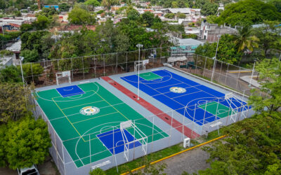 RECTOR ENTREGA CANCHAS REHABILITADAS Y MATERIAL DEPORTIVO EN EL CAMPUS VILLA DE ÁLVAREZ