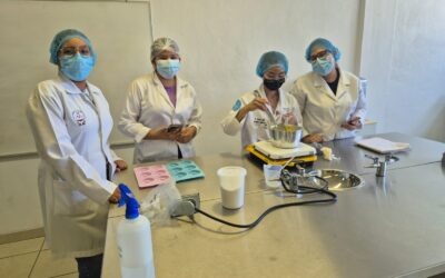 ASISTEN BACHILLERES A PRÁCTICAS DE ARQUITECTURA, INGENIERÍAS Y QUÍMICA PARA DECIDIR MEJOR SU CARRERA