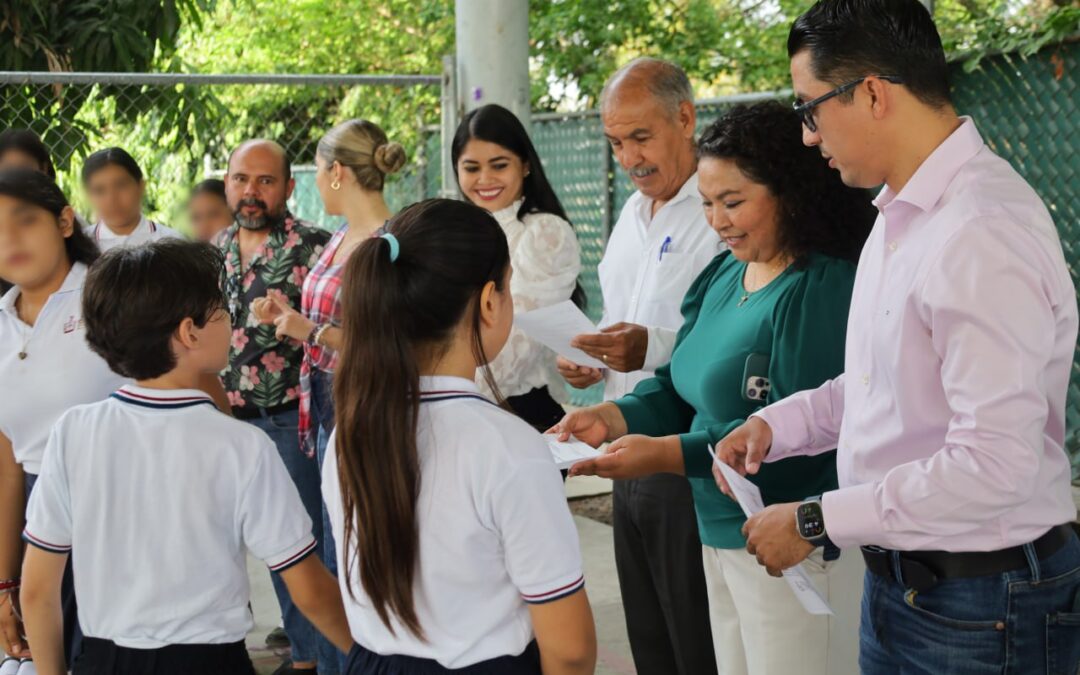 «RESPETAR NUESTROS SÍMBOLOS PATRIOS ES TENER IDENTIDAD», SEÑALA EVANGELINA BUSTAMANTE