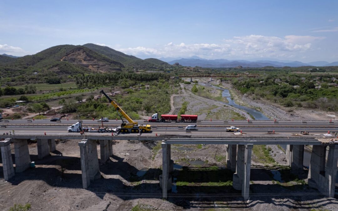 SEIDUM COLOCÓ LAS PRIMERAS TRABES EN EL PUENTE ‘ARMERÍA L’; ESTE JUEVES Y SÁBADO CONTINÚAN LAS LABORES