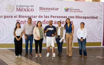 ROSARIO SILVA ENTREGA TARJETAS DEL BANCO DEL BIENESTAR A MÁS DERECHOHABIENTES DE LA PENSIÓN DE DISCAPACIDAD