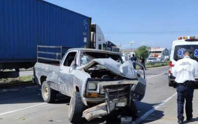 UEPC COLIMA ALERTA POR ACCIDENTE EN EL LIBRAMIENTO EJÉRCITO MEXICANO; LA VIALIDAD ESTÁ OBSTRUIDA