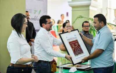 ENTREGAN DISTINTIVO “COLIMA HECHO A MANO” A DIEZ ARTESANOS COLIMENSES