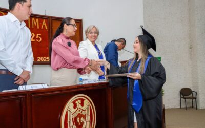 ENTREGA 74 NUEVOS BACHILLERES EL BACHILLERATO  35, UNO DE LOS MÁS JÓVENES DE LA UDEC