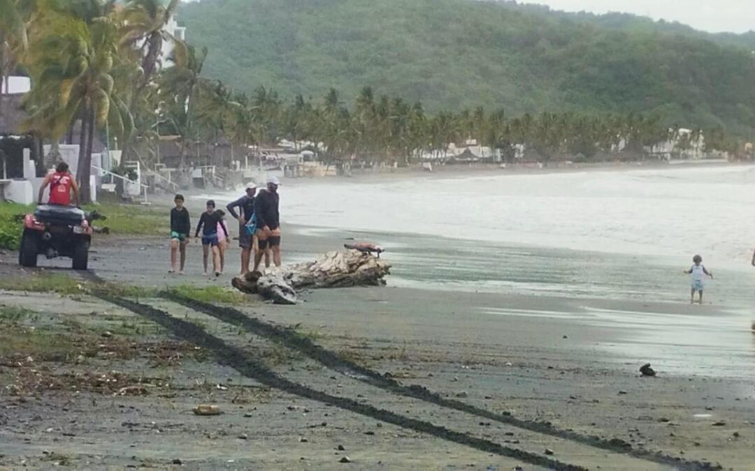 PROTECCIÓN CIVIL MANZANILLO REFUERZA MEDIDAS PREVENTIVAS EN ZONAS DE PLAYA POR HURACÁN FLOSSIE