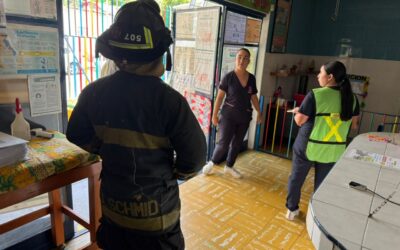 UEPC EVACÚA A ESTUDIANTES Y PERSONAL DE ESCUELA, ANTE FUGA DE GAS EN INMUEBLE CERCANO