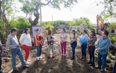INDIRA VIZCAÍNO SUPERVISA OBRA DE ALCANTARILLADO EN CARRETERA VILLA DE ÁLVAREZ-MINATITLÁN