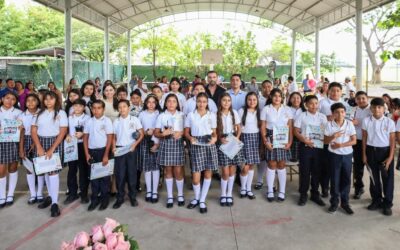 APADRINA ÁLVARO LOZANO A ALUMNOS DE GENERACIÓN 2019-2025 DE LA PRIMARIA ‘FRANCISCO PALACIOS’