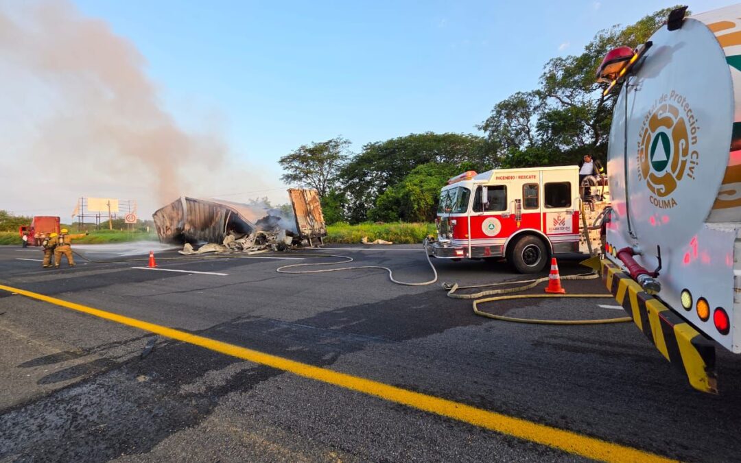 UEPC COLIMA Y PC CUAUHTÉMOC SOFOCAN INCENDIO EN AUTOPISTA COLIMA-GUADALAJARA