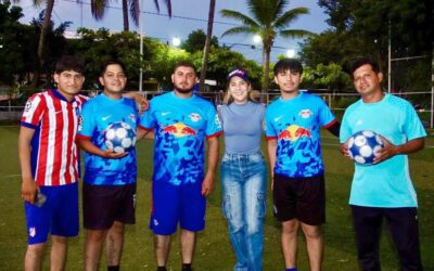 CON BALONES, MATERIAL DEPORTIVO, TORNEOS Y CERCANÍA, SOFÍA PERALTA FORTALECE AL MUNICIPIO A TRAVÉS DEL DEPORTE