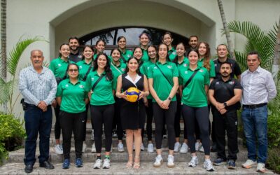 INDIRA VIZCAÍNO RECIBE A LA SELECCIÓN MEXICANA, PREVIO AL INICIO DE LA COPA PANAMERICANA FEMENIL DE VOLEIBOL