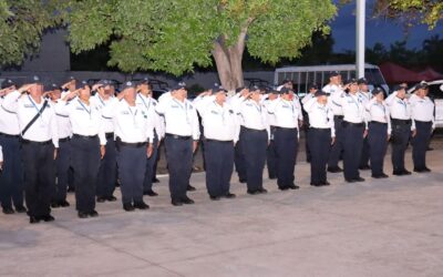 PRESIDENTE RIULT RIVERA ENTREGA DESPENSAS A ELEMENTOS DE LA POLICÍA MUNICIPAL