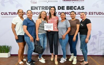 ROSI BAYARDO ENTREGA BECAS CULTURALES, DEPORTIVAS Y DE MOVILIDAD ESTUDIANTIL