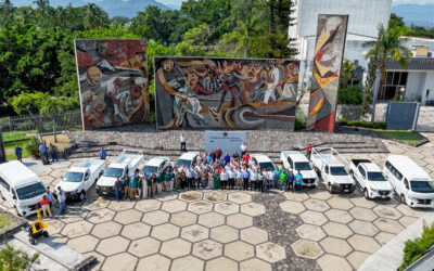 ENTREGA RECTOR NUEVO PARQUE VEHICULAR A DEPENDENCIAS UNIVERSITARIAS