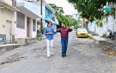 ROSI BAYARDO ARRANCA REHABILITACIÓN CON CONCRETO HIDRÁULICO EN LA CALLE ARNULFO FLORES EN SANTIAGO