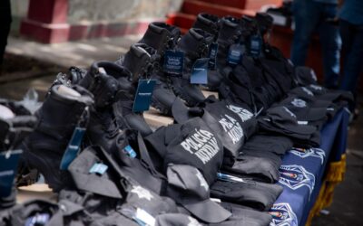 INDIRA ENTREGA UNIFORMES A LA POLICÍA AUXILIAR ESTATAL, CON INVERSIÓN DE 734 MIL PESOS