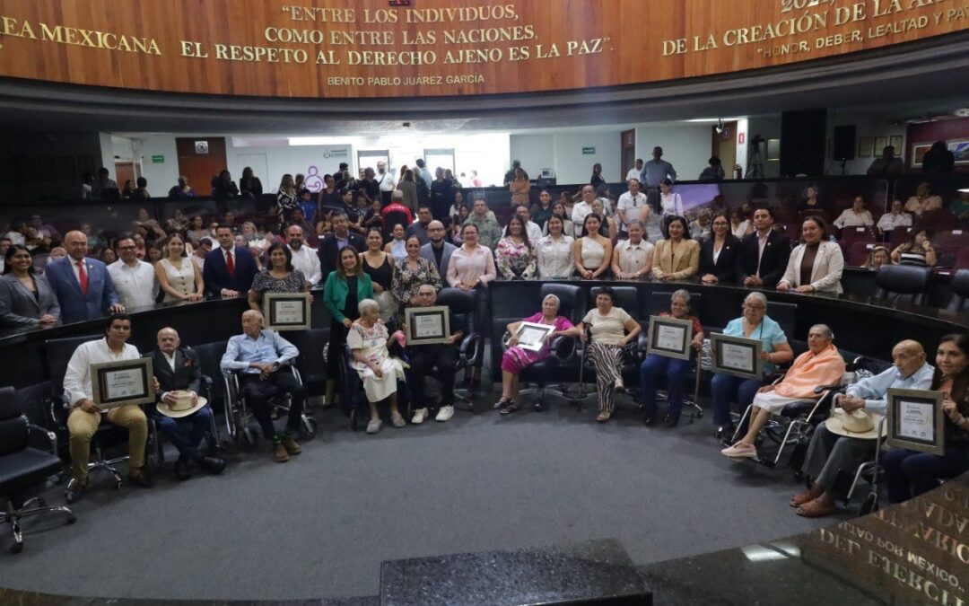 DISTINGUE CONGRESO DE COLIMA A SIETE ADULTOS MAYORES DE 100 AÑOS