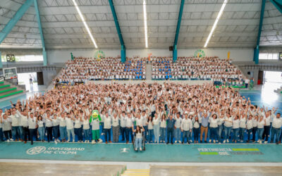 BACHILLERATO 4 CELEBRA 47 AÑOS DE HISTORIA Y TRADICIÓN UNIVERSITARIA, CON MEGAFOTOGRAFÍA
