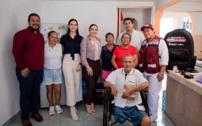 INDIRA VIZCAÍNO VISITA A PACIENTES DE OPERACIÓN SALUD A TU CASA EN MANZANILLO