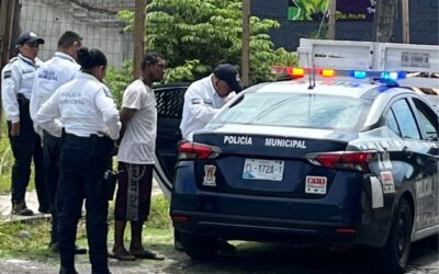 AYUNTAMIENTO DE COLIMA ATIENDE CASO DE PERSONA EN SITUACIÓN DE CALLE EN EL JARDÍN DE SAN FRANCISCO DE ALMOLOYAN