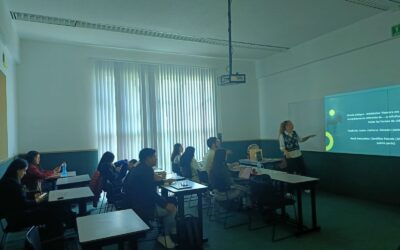 EGRESADA DE LA MAESTRÍA EN BIOÉTICA DE LA UDEC IMPARTE CLASE MAESTRA EN LA UNIVERSIDAD WESTHILL