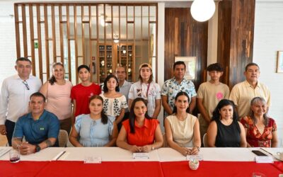 ROSI BAYARDO ENTREGA BECAS A MEDALLISTAS DE LA OLIMPIADA NACIONAL CONADE