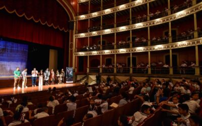 CULTURA COLIMA INICIA FUNCIONES DE ‘NUESTRAS LATITUDES’ CON EL TEATRO HIDALGO LLENO