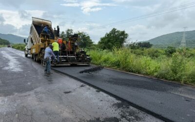 GOBIERNO DEL ESTADO DE COLIMA REALIZA RENIVELACIÓN EN CARRETERA DE ARMERÍA