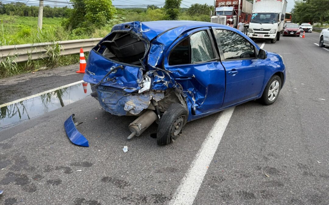 LIBERAN UN CARRIL DE LA AUTOPISTA, TRAS ACCIDENTE EN LOMA DE JUÁREZ, SENTIDO A LA CAPITAL