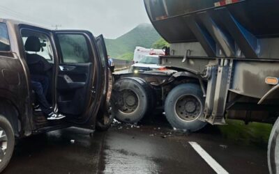 UEPC: PC IXTLAHUACÁN, CRUZ ROJA Y GN APOYAN EN ACCIDENTE EN LA SALADA; CUATRO PERSONAS LESIONADAS