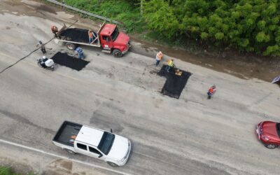 REALIZA GOBIERNO DEL ESTADO BACHEO EN LA CARRETERA SANTIAGO-CHANDIABLO-EL HUIZCOLOTE