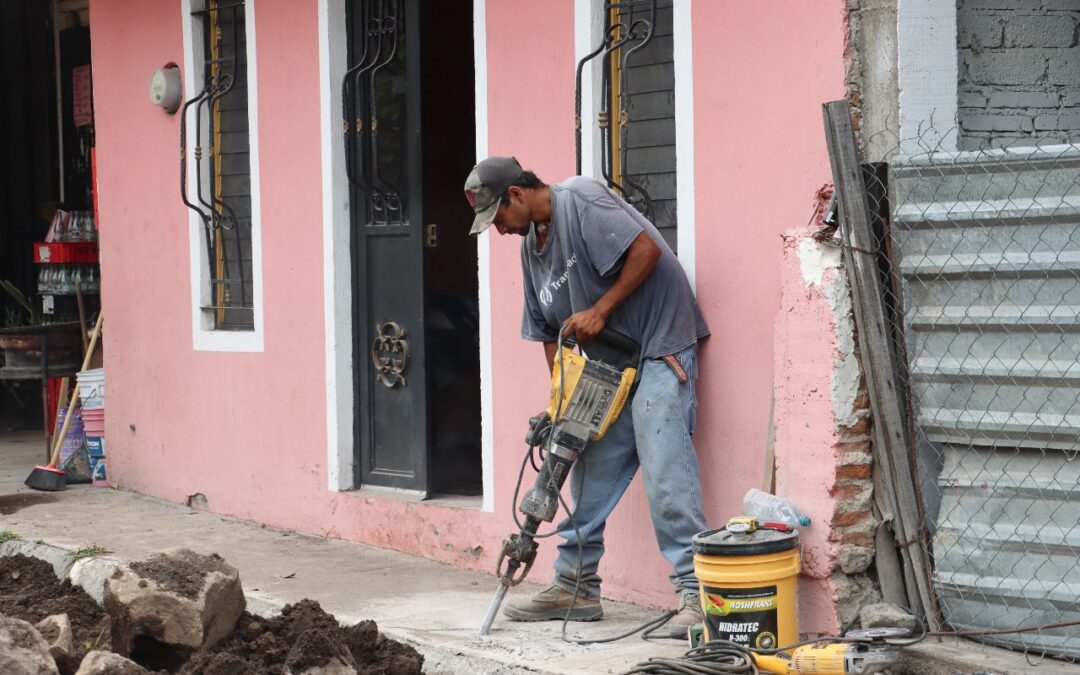 GOBIERNO DEL ESTADO DE COLIMA REHABILITA DRENAJE SANITARIO, RED DE AGUA POTABLE Y PAVIMENTACIÓN EN QUESERÍA
