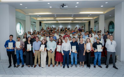 RECONOCEN A 74 EGRESADOS DE LA UDEC CON EL PREMIO AL DESEMPEÑO DE EXCELENCIA CENEVAL